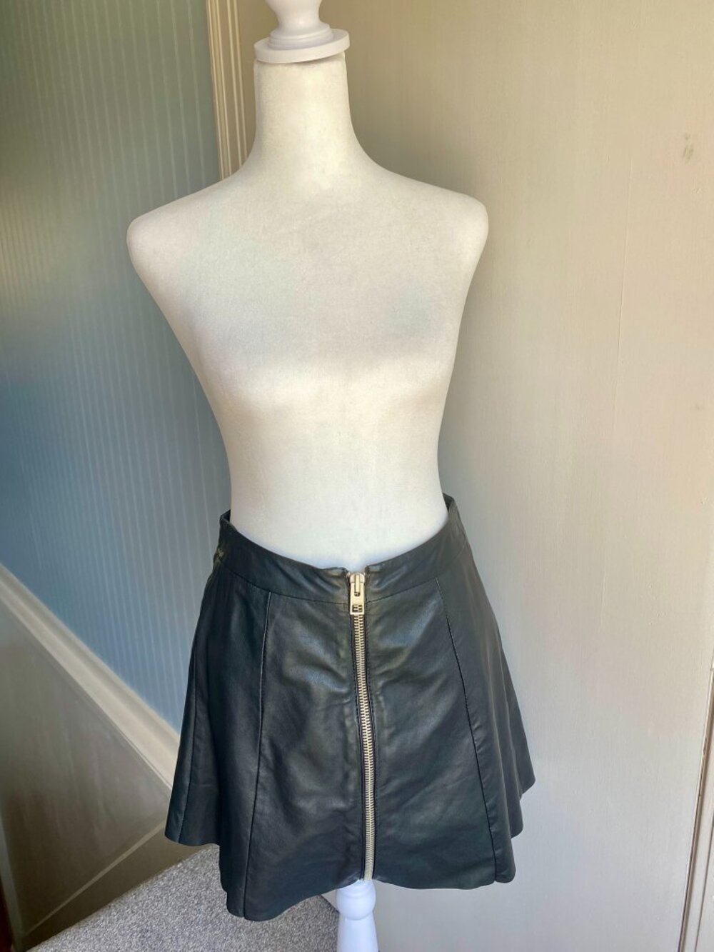 AllSaints Black Leather Zip‑Front Mini Skirt – Size 6